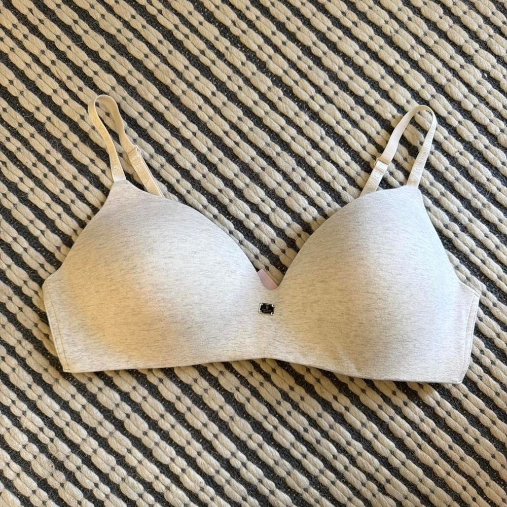 Victoria Secret Womens T Shirt Lightly Lined Wireless Bra Size 40D Cream Modal